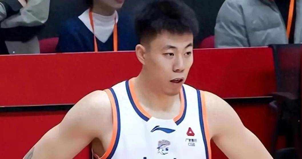 开云体育官网-CBA本赛季，“神一场鬼一场”的4大球星