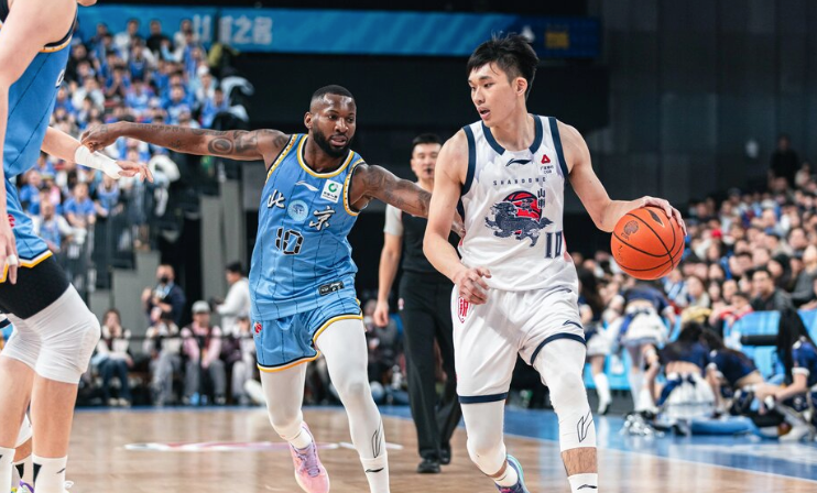 开云体育下载-完美顶替高诗岩！对位杰曼陈盈骏砍15+7+6，球迷：像弱化版小丁