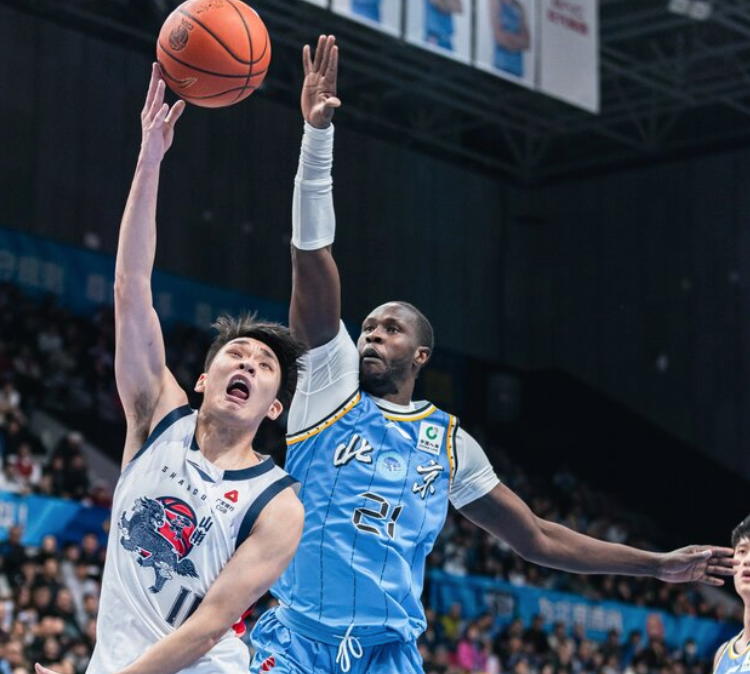 开云体育下载-完美顶替高诗岩！对位杰曼陈盈骏砍15+7+6，球迷：像弱化版小丁