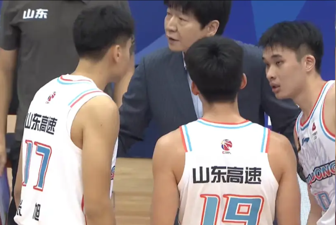 开云体育下载-完美顶替高诗岩！对位杰曼陈盈骏砍15+7+6，球迷：像弱化版小丁