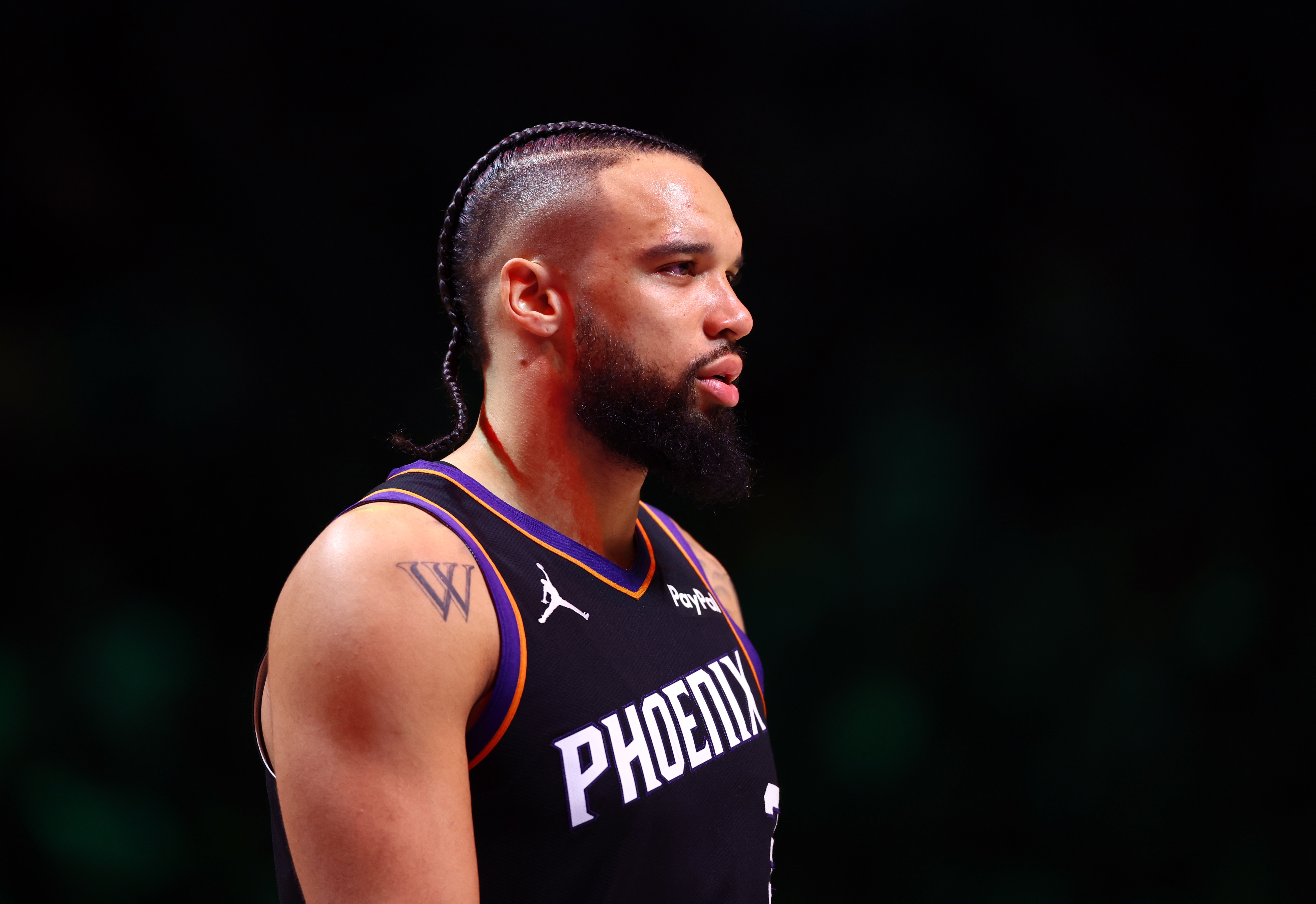 社会我龙哥！狄龙半场16中7&amp;三分10中4砍下18分3板