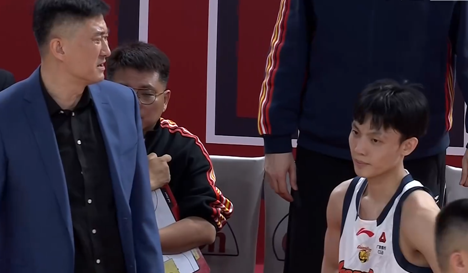 开云体育官网-3消息！杜锋深夜发声，焦泊乔被辽篮球迷辱骂，朱芳雨买断王少杰