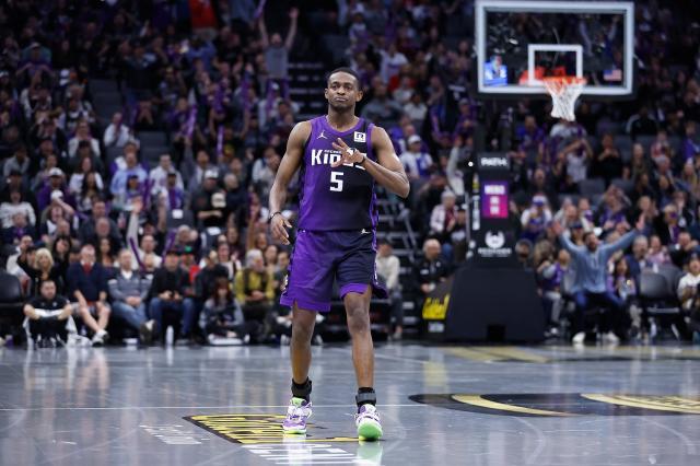 开云体育下载-福克斯联手文班？国王濒临解体 马刺挥出全力一击