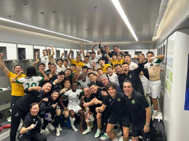 kaiyun体育官网-浙江强势逆转申花再捧季军  年初曾是降级大热