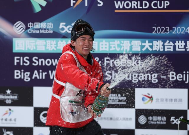 开云体育-苏翊鸣单挑日本四将夺冠 新周期仍是最强单板少年