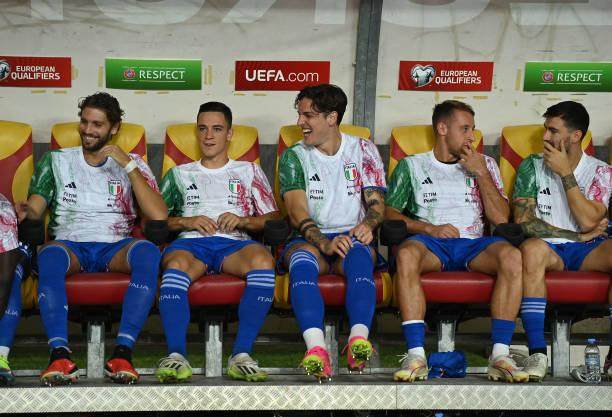 开云体育-卫冕冠军出线危矣！意大利被北马其顿逼平怪谁？