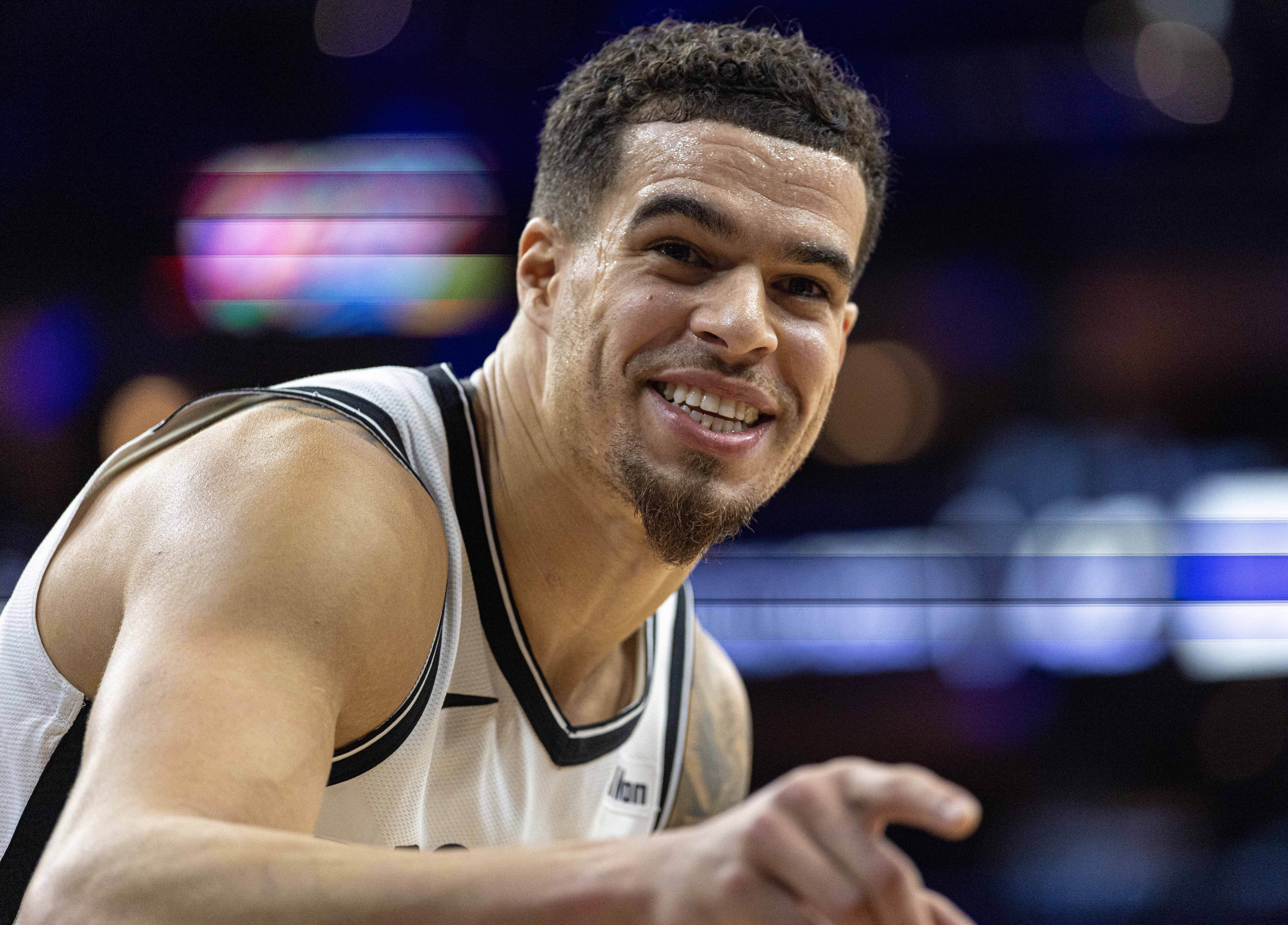 kaiyun体育官网-当老大真爽~小波特顶着防守上篮准绝杀 公牛两个暂停发球仍失误