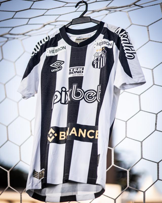 kaiyun体育官网-缺钱！前面印6广告 后背3个 桑托斯球衣太花哨！