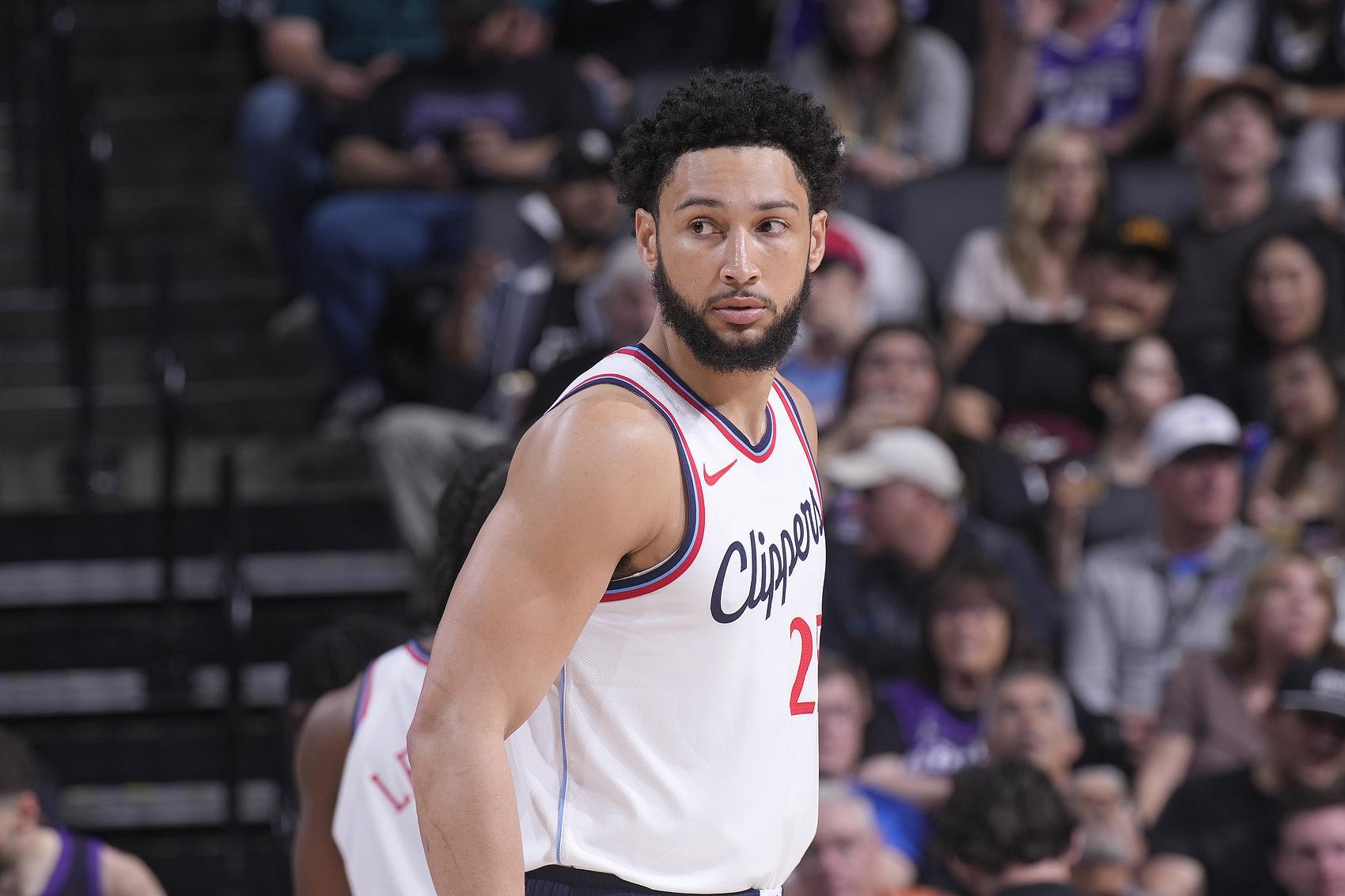 队记：尼克斯休赛期确实与西蒙斯进行了沟通 但从未提出正式报价