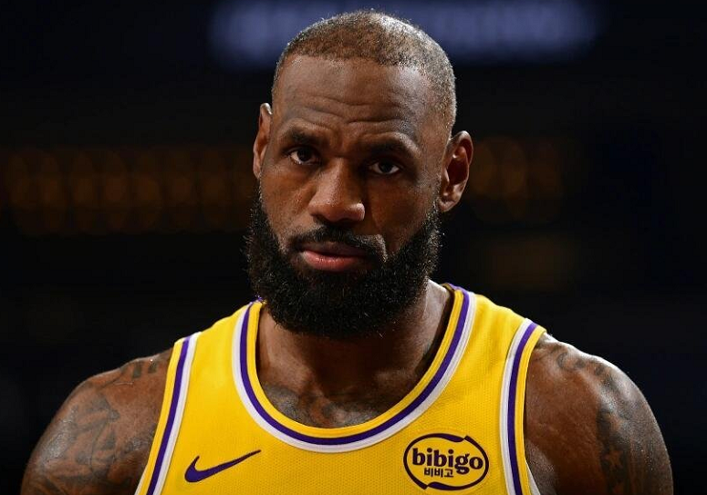 kaiyun体育官网-36分+31分+30分，无缘全明星首发！老詹接受现实，NBA要变天了