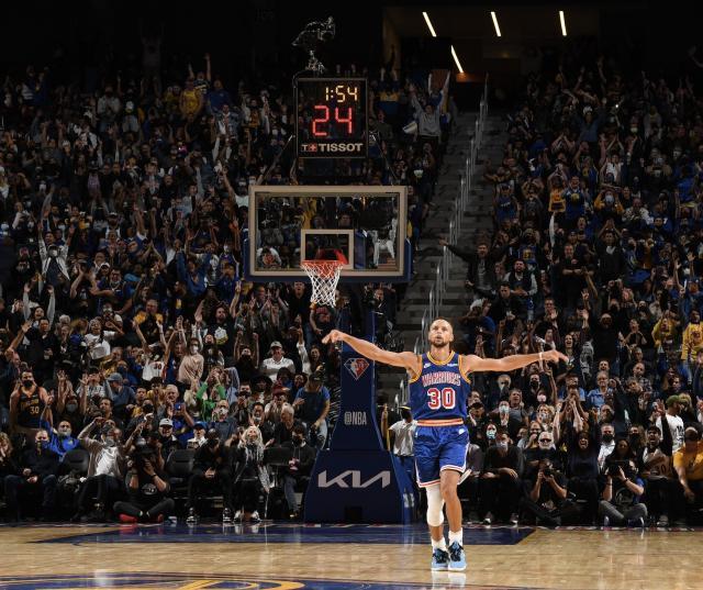 虎头虎尾！库里45分剑指MVP 大通中心重现王朝盛景