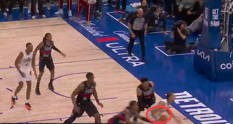 开云体育-骑士输活塞太冤?四次错漏判三次吃亏 本有望不打加时拿下胜利