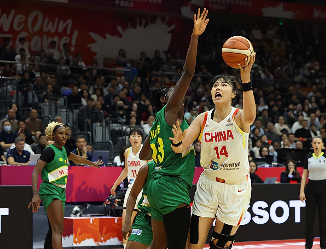 kaiyun-又美又能打!李月汝归来轰21+11,中国女篮三大中锋闪耀无解
