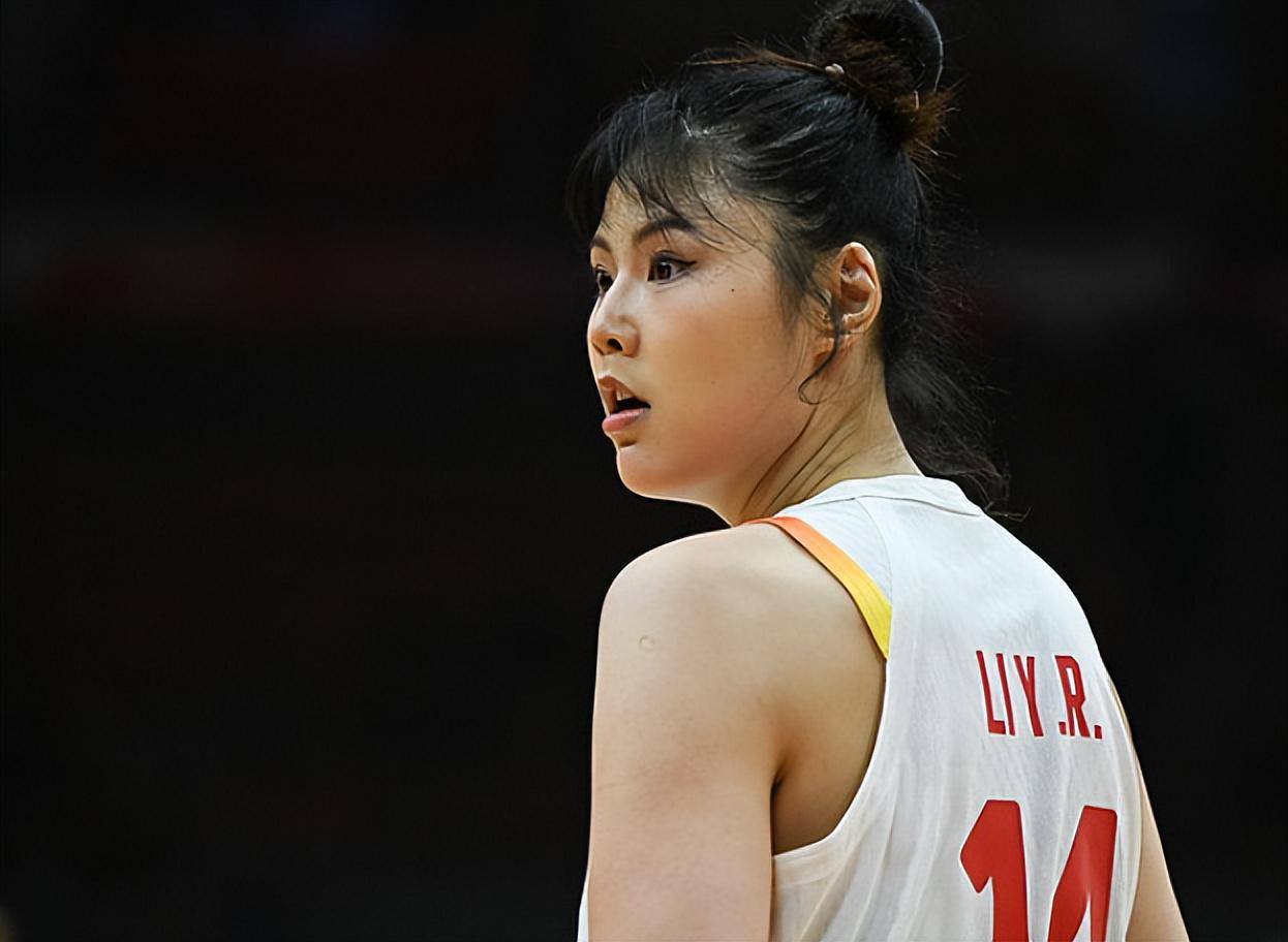 kaiyun-又美又能打!李月汝归来轰21+11,中国女篮三大中锋闪耀无解