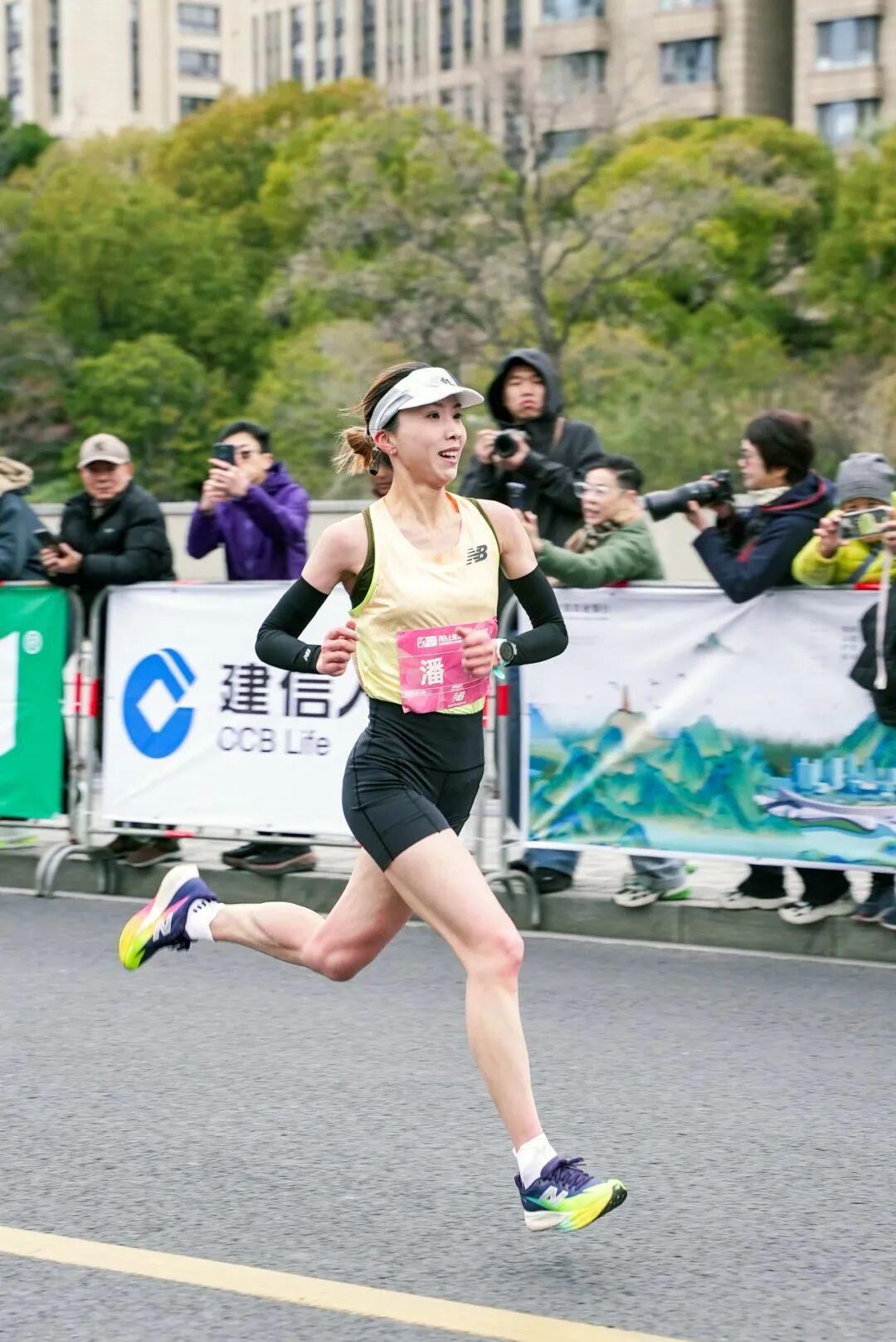 开云体育官网-Sub132的八名女跑者，定义上海女子半马的她力量