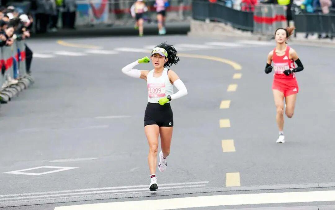 开云体育官网-Sub132的八名女跑者，定义上海女子半马的她力量