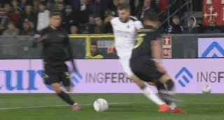 kaiyun体育官网-【意甲】莫德里奇制胜豁牙失点 AC米兰2比1客胜比萨