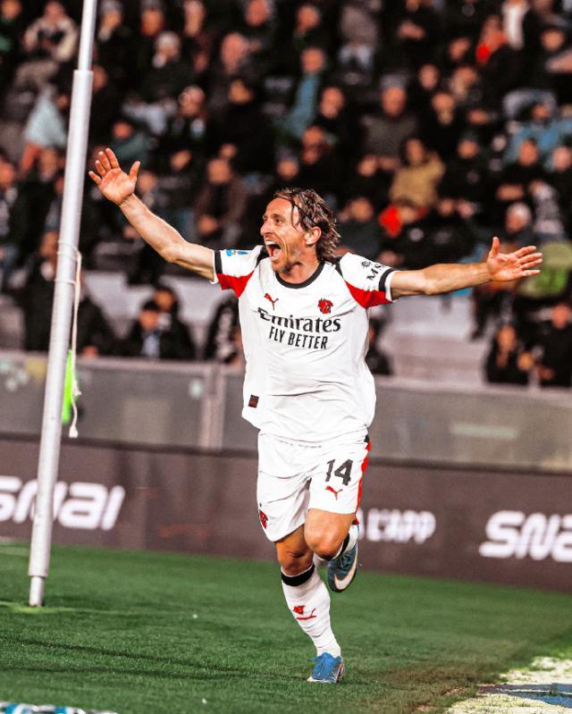 kaiyun体育官网-【意甲】莫德里奇制胜豁牙失点 AC米兰2比1客胜比萨