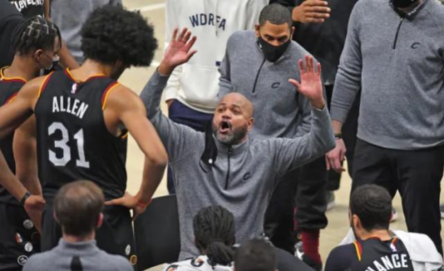 开云体育下载-【圆桌】常规赛奖项预测：一人有望收获两大荣誉？