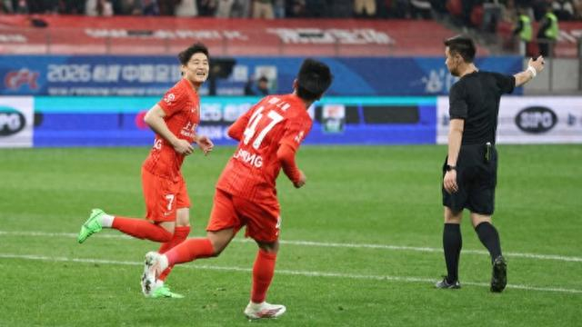 kaiyun体育官网-302天蛰伏，8分钟绽放！武磊满血归来，海港有救了！|上海海港|青岛西海岸|康复|球队|训练_新浪体育_新浪新闻