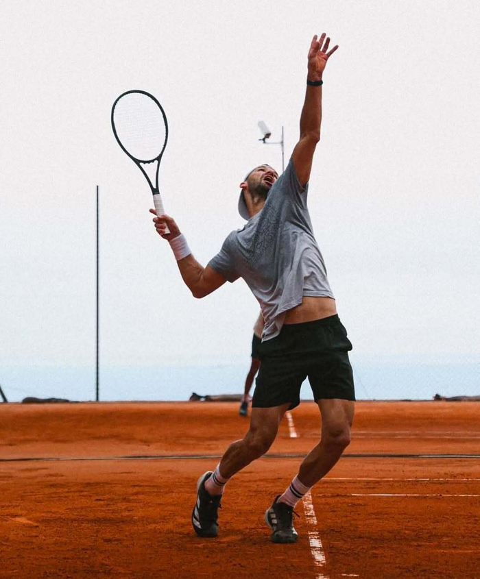 kaiyun-神也难救单反？迪米出局引热议，网友调侃最近在过国际单反受难节|迪米特洛夫|丹尼斯·沙波瓦洛夫|蒙特卡洛大师赛|西西帕斯|瓦林卡_新浪体育_新浪新闻